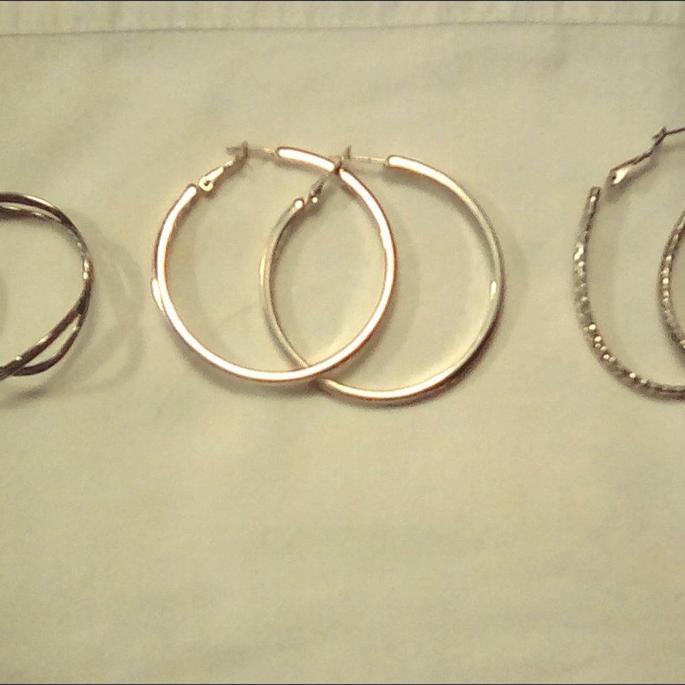 16 hoop earrings